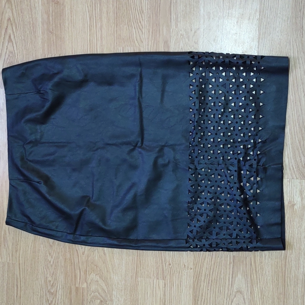 Cute Black Skirt, Size Large, Sans Souci